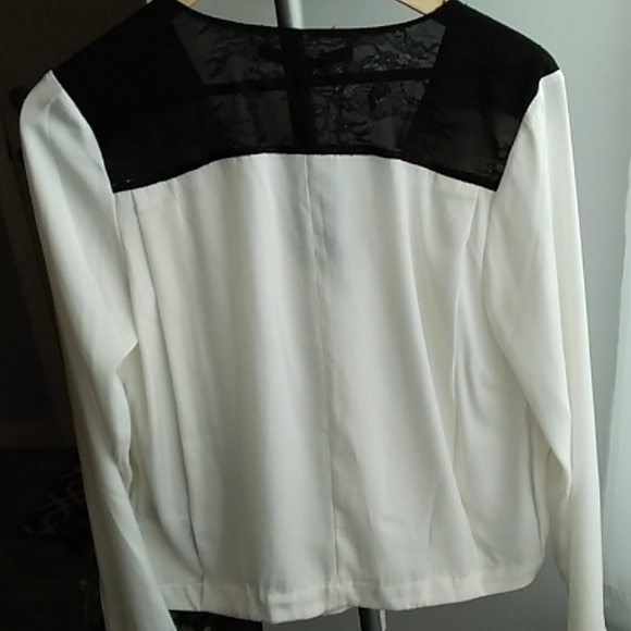 NWT Guess “Glenda” wrap blouse - Picture 5 of 7
